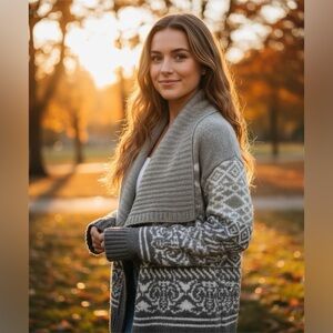 Women Abercrombie & Fitch open cardigan sweater Aztec pattern shades of grey M